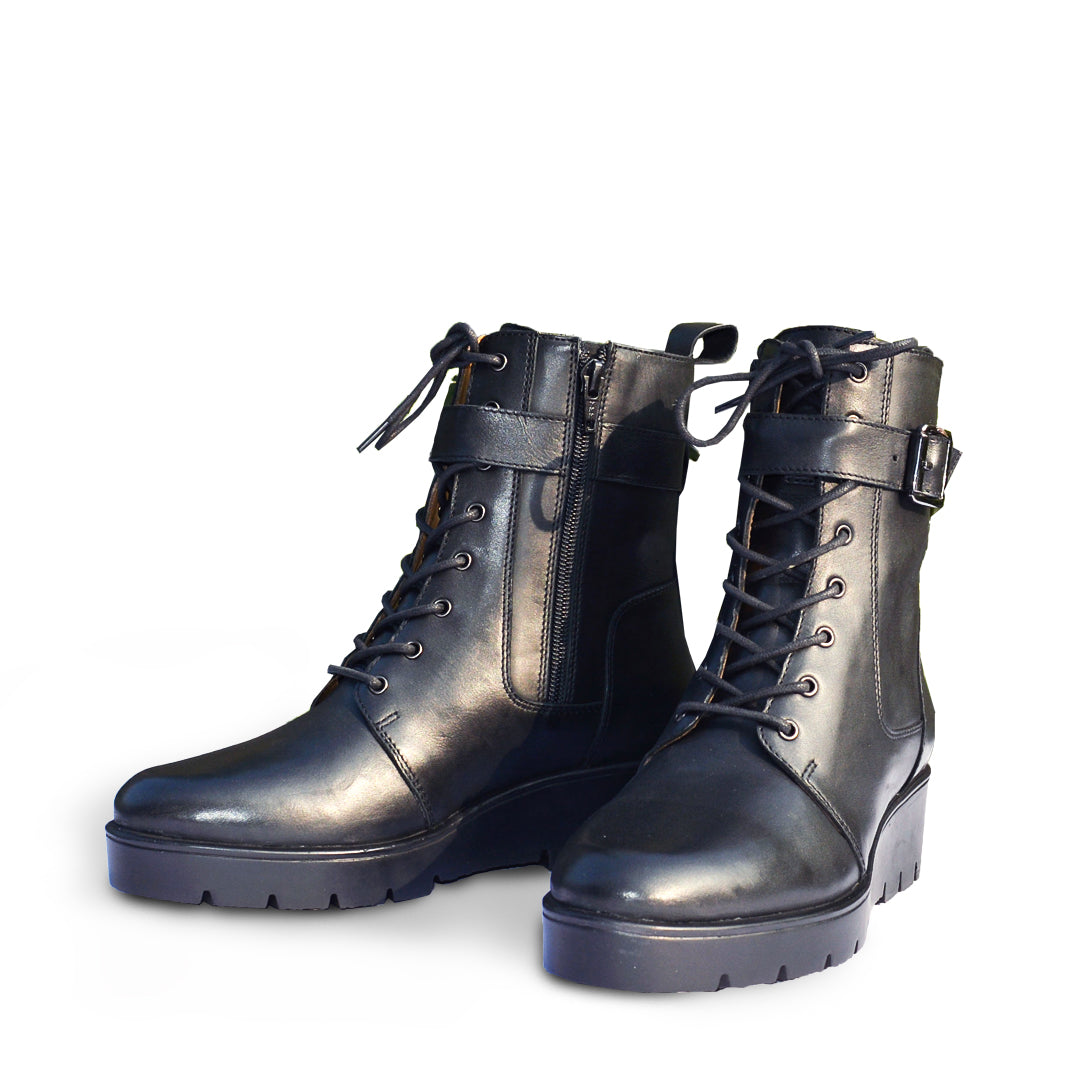 GALLUCHA PARIS BLACK LEATHER ANKLE BOOT