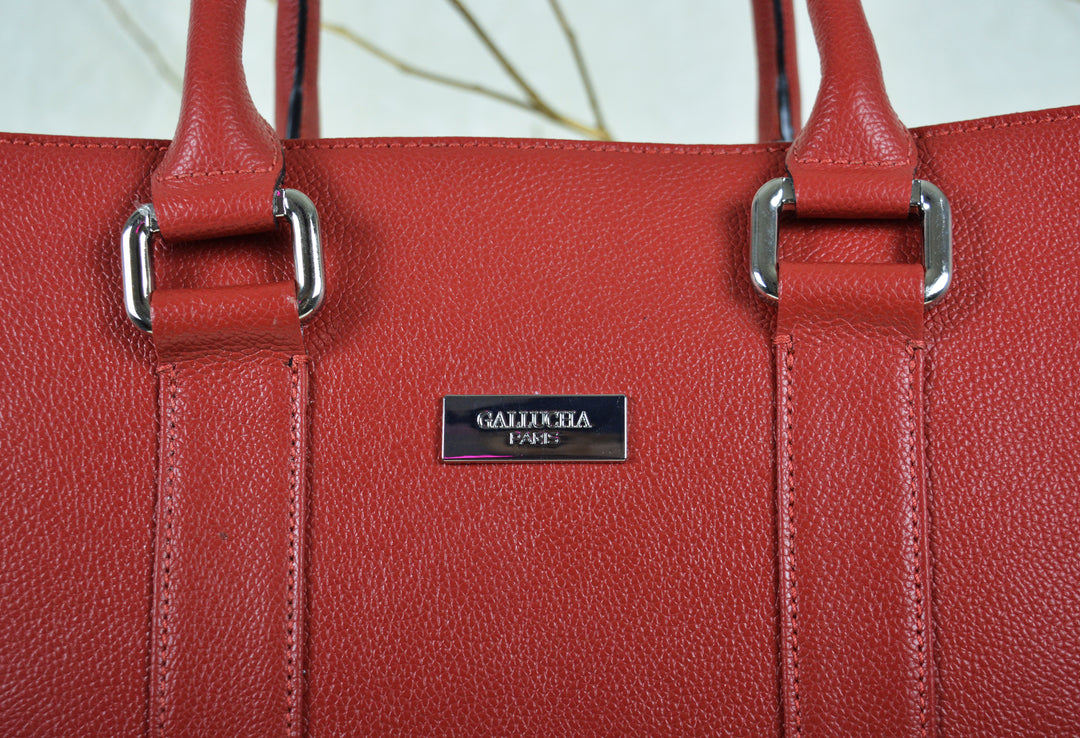 Classic Tote in Red