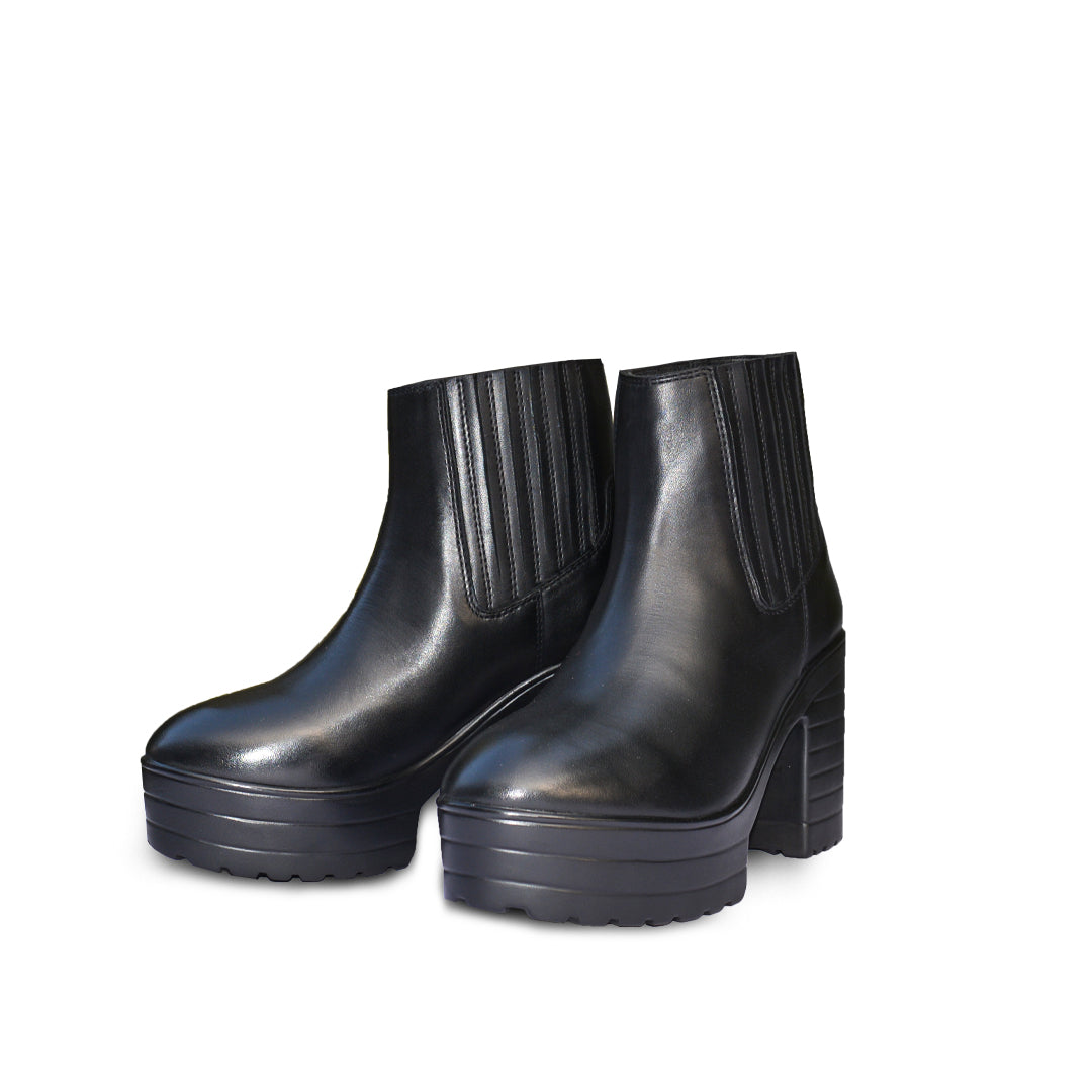 Gallucha Paris black leather ankle boots